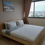 Large High Floor, Pool And Great Location อพาร์ทเม้น