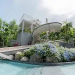 Large High Floor, Best Pool And Great Location