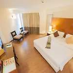 โรงแรม The Seasons