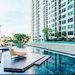 อพาร์ทเม้น The Base Sea View *