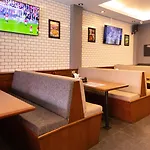 Robin's Nest & Restaurant Guest house Pattaya