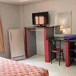 Robin's Nest & Restaurant Guest house *