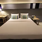 โรงแรม The Sun Xclusive 3*