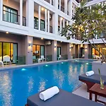 J Hotel 4*