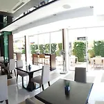 โรงแรม เอพริล สวีืท Pattaya