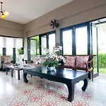 Hotel Ploen By Tolani