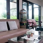 Hotel Ploen By Tolani