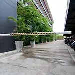 Ploen By Tolani Hotel