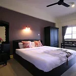 Ploen By Tolani Hotel 2*