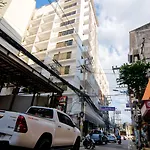 Highfive Hotel 2*
