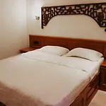 Max Hotel 2*