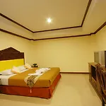 Golden Hotel 2*