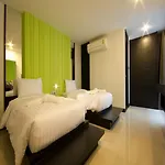 โรงแรม Punyapha Place 3*