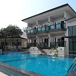 Bee Orchid Pool Hotel