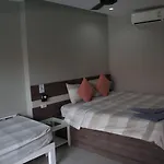 Bee Orchid Pool Hotel Ko Lan