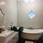 Bee Orchid Pool 3* Ko Lan