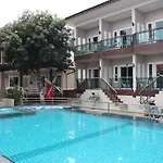 Hotel Bee Orchid Pool