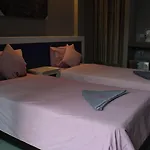 Hotel Bee Orchid Pool