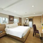 Adelphi Hotel