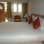 โรงแรม Nautical 3*