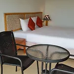โรงแรม Nautical 3*