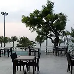 โรงแรม Nautical 3*