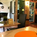 Oyo 838 Aromdee Apartment