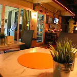 Oyo 838 Aromdee Apartment