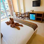 Iris โรงแรม 3*