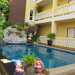 Pius Place Hotel 2*