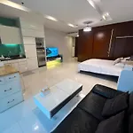 Luxe Beachfront With Pool Access อพาร์ทเม้น *