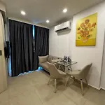 Olympus & Center Apartment Pattaya
