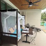 อพาร์ทเม้น Luxe Beachfront With Pool Access *