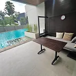 Luxe Beachfront With Pool Access อพาร์ทเม้น
