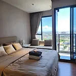Sea View Near & Night Market Apartment Pattaya