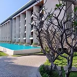 Luxe Beachfront With Pool Access * Pattaya