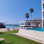 อพาร์ทเม้น Luxe Beachfront With Pool Access Pattaya