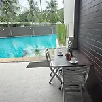อพาร์ทเม้น Luxe Beachfront With Pool Access Pattaya