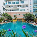 โรงแรม สุทัศน์คอร์ท 5 3*