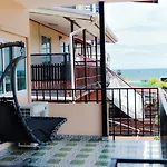 Hotel Patumnak Beach Guesthouse