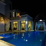Nagawari Art Maldives Bbq Pattaya โรงแรม 2*