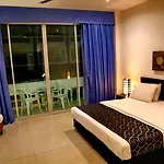 East โรงแรม