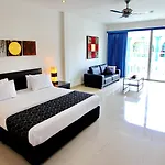 โรงแรม East 3*