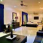 East โรงแรม 3*