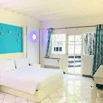 At Nine Hotel