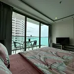 Wong Amat Tower 1305 *