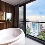 Luxury 2 Bed Sea View Bath Tub In Balcony อพาร์ทเม้น