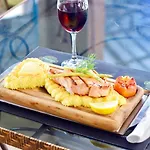 Harrys Bar & Restaurant