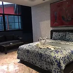 Koenig Mansion Hotel