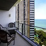 Northpoint Luxury Grandisvillas โรงแรม